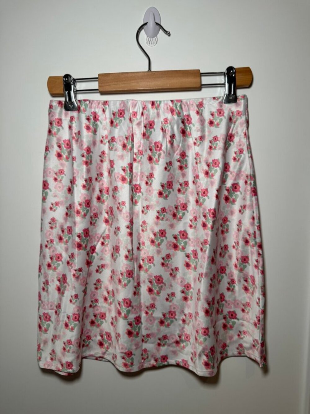 NWT Love McNicoll Pink Floral Satin Mini Skirt S